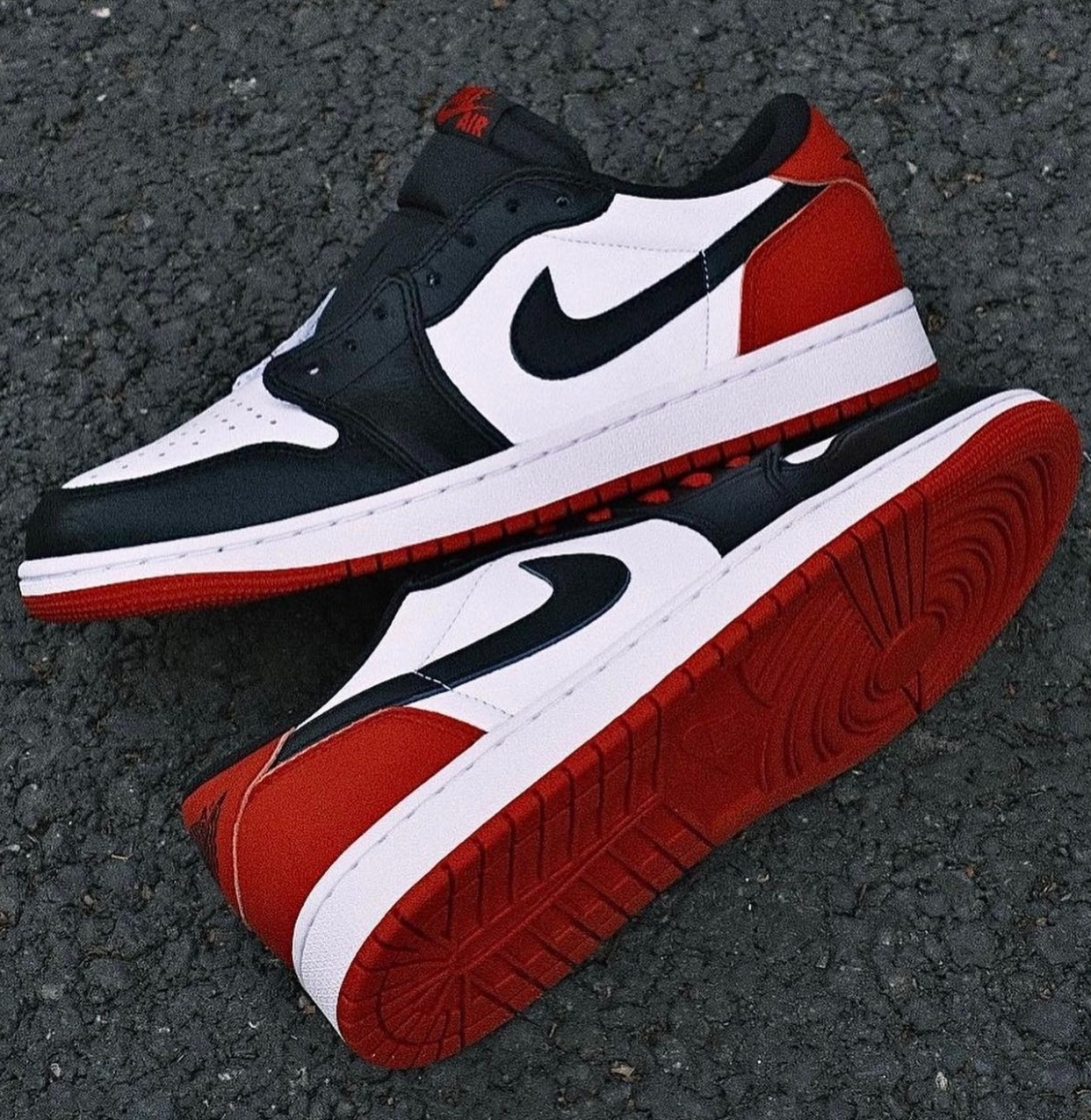 Jordan 1 Retro Low OG Black Toe