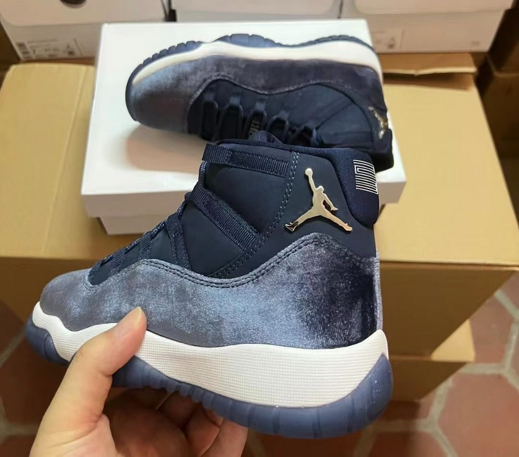 Jordan 11 Retro Midnight Navy (W)